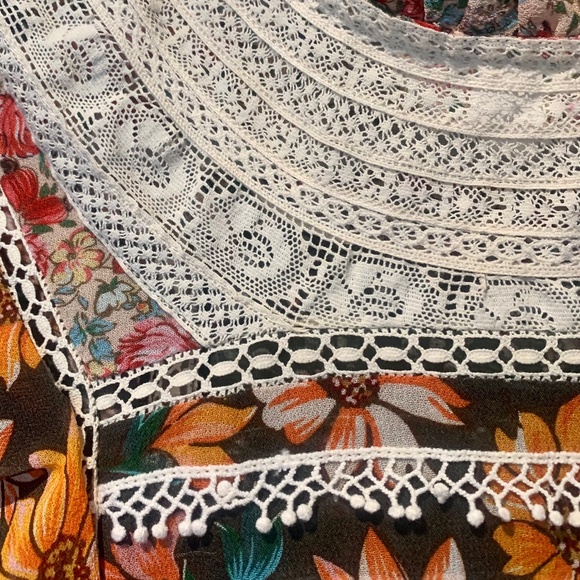 FARM Rio Multicolor Floral Blouse - Picture 5 of 11